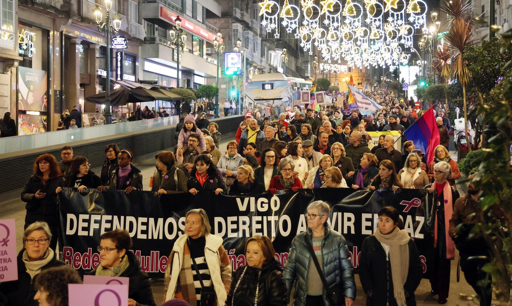 Vigo se tiñe de violeta en contra de la violencia machista