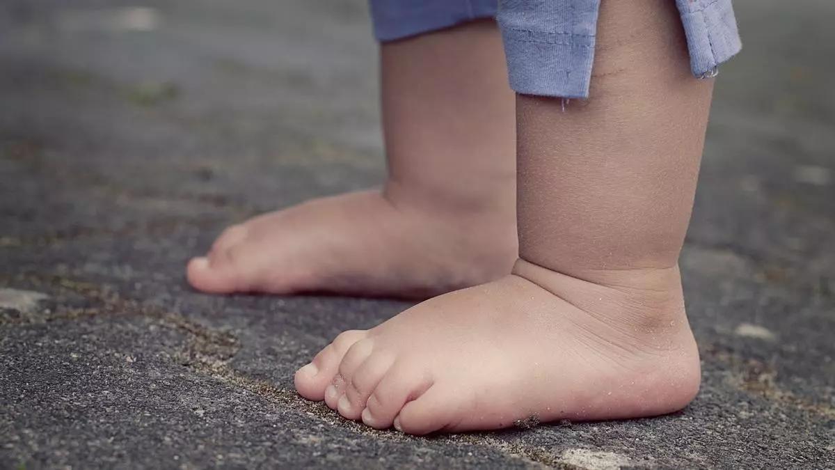 Padres veganos matan de hambre a su hijo de tres años y lo entierran en el jardín: "Crueldad impresionante"