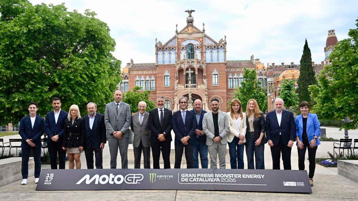 El Govern presenta el primer 'fan fest' de MotoGP en Plaza Catalunya.