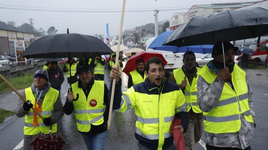 Trabajadores de Ganomagoga en una de las protestas realizadas frente a la planta de Areas (Ponteareas).