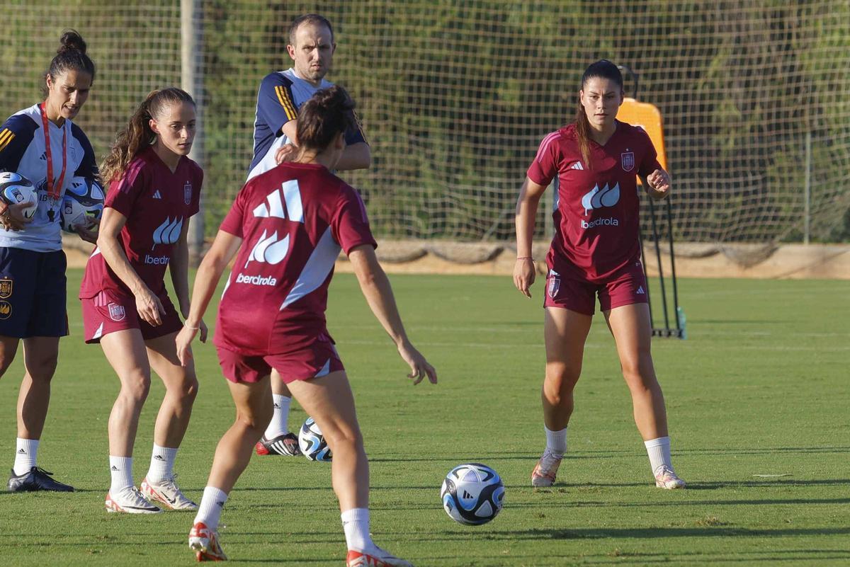 Méndez, durante un entrenamiento en Oliva.