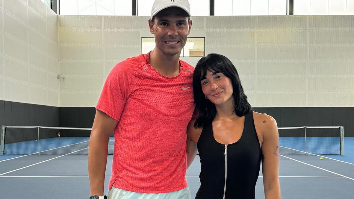 Aitana se estrena en el tenis retando a Rafa Nadal (y a Sebastián Yatra): así ha sido su visita sorpresa