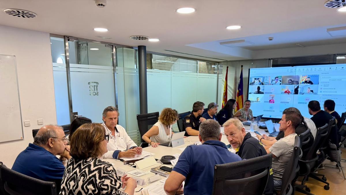 Imagen de la reunión mantenida para la constitución del CECOPI y la activación del Plan ECLIPBAL.