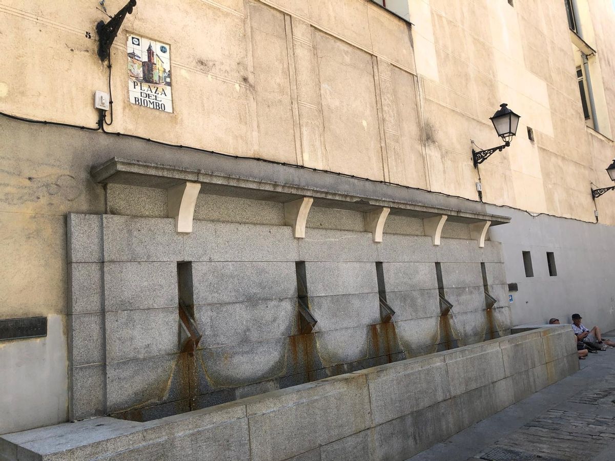 Fuente de la plaza del Biombo, instalada en la década de los 90.