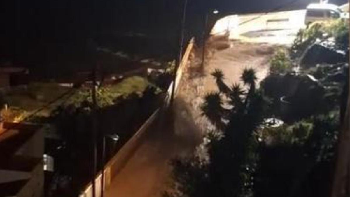 Fuertes correntías por las calles de El Pris, en Tacoronte