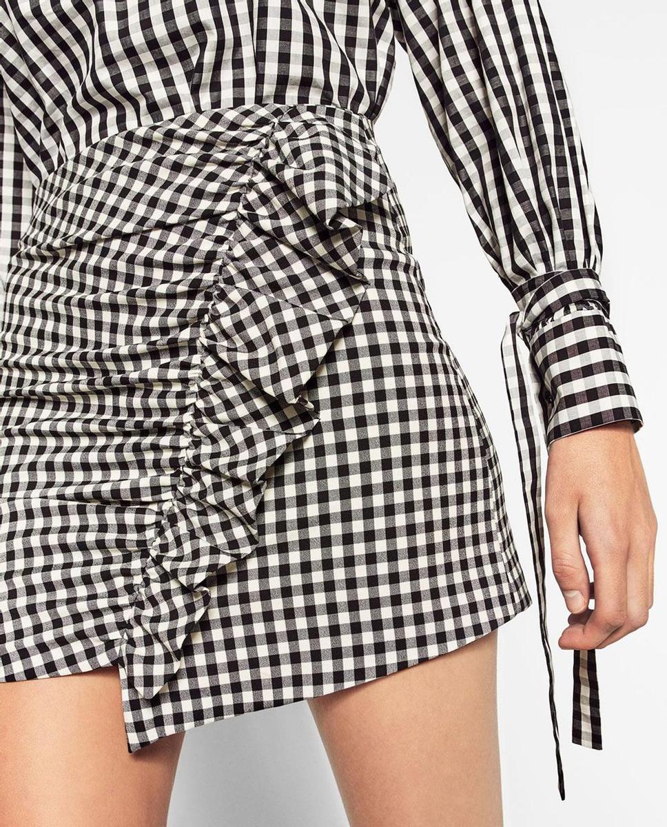 Rebajas 2017, falda de cuadros vichy de Zara (15,99€)