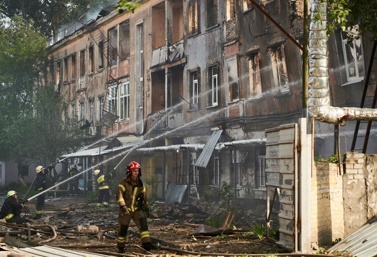 Rusia bombardea un hospital en Dnipro y causa al menos dos muertos