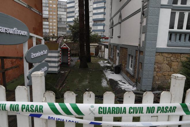 EN IMÁGENES: El edificio de la escuela de surf de Salinas, arrasado por un pavoroso incendio de madrugada