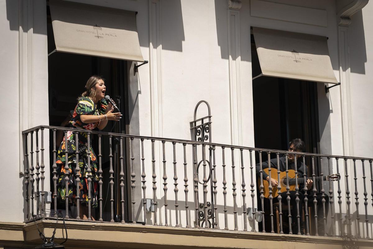 Carmen Carmona canta desde el Hotel La Perla en el Flamenco on Fire de Pamplona.