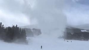 Captura del vídeo de un tornado de nieve o nievenado