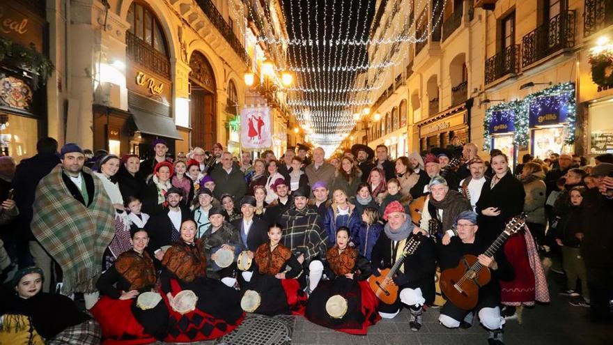 La Navidad ya ha llegado a Zaragoza con el encendido de luces