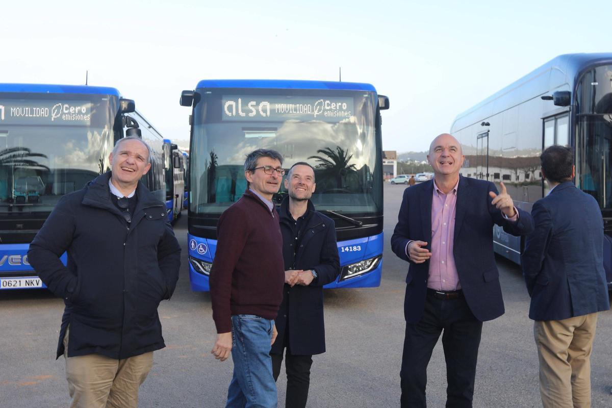 Todas las imágenes de la presentación de los nuevos autobuses de Ibiza Todas las imágenes de la presentación de los nuevos autobuses de Ibiza