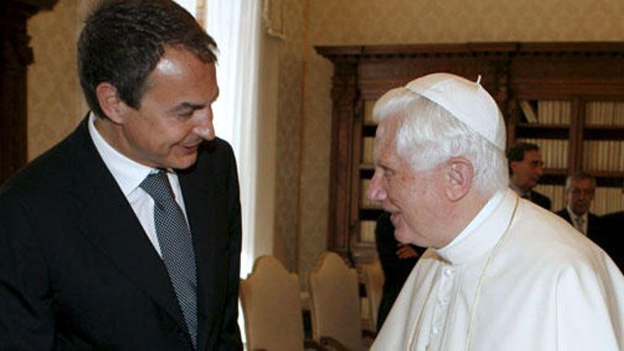 Zapatero y Benedicto XVI, al inicio de la audiencia