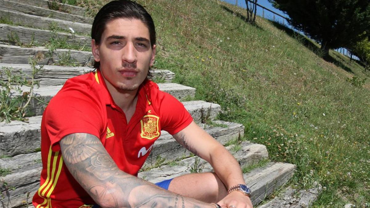 Héctor Bellerín se encuentra concentrado con la selección