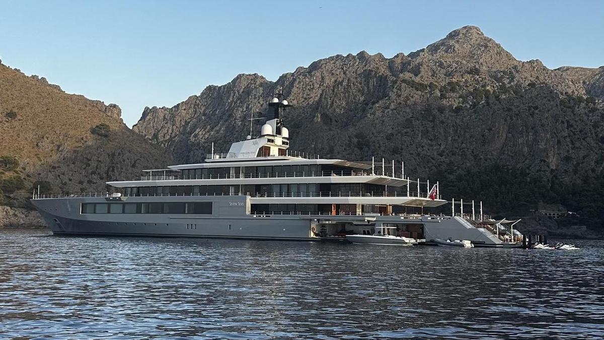 El 'Seven Seas', el colosal megayate de Steven Spielberg, surca las aguas de Mallorca