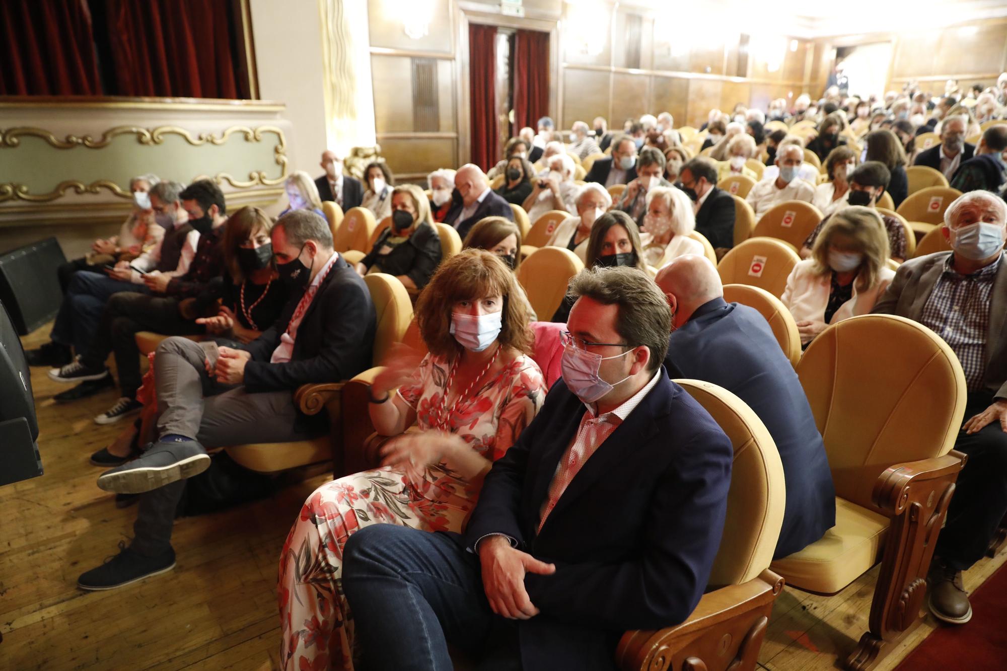 Entrega de honores y distinciones de Gijón en el teatro Jovellanos