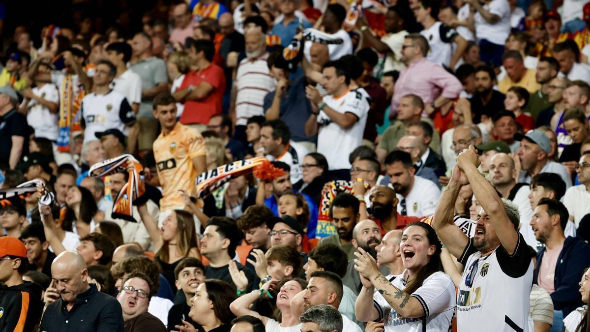 Afición del Valencia en el último partido de Liga ante el Barça