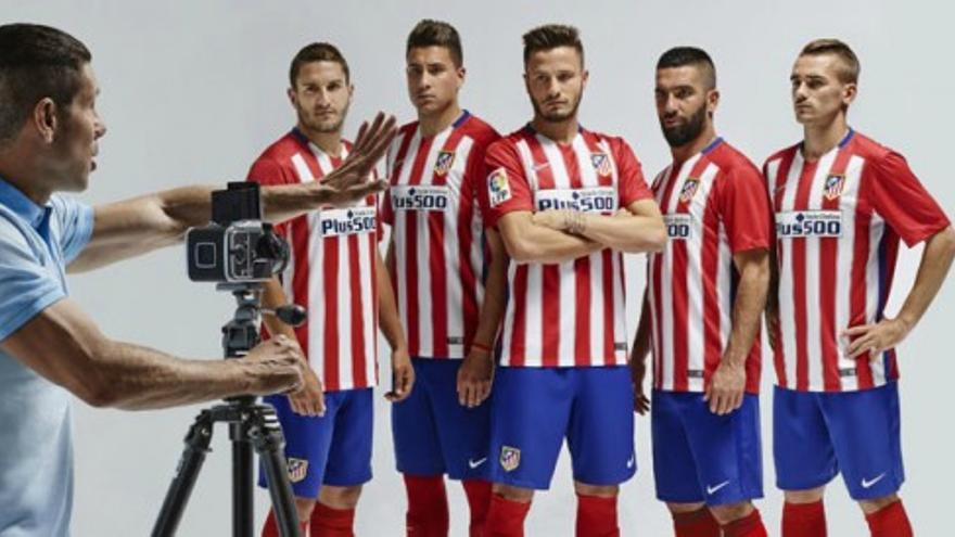 El Atlético de Madrid presenta su nueva camiseta