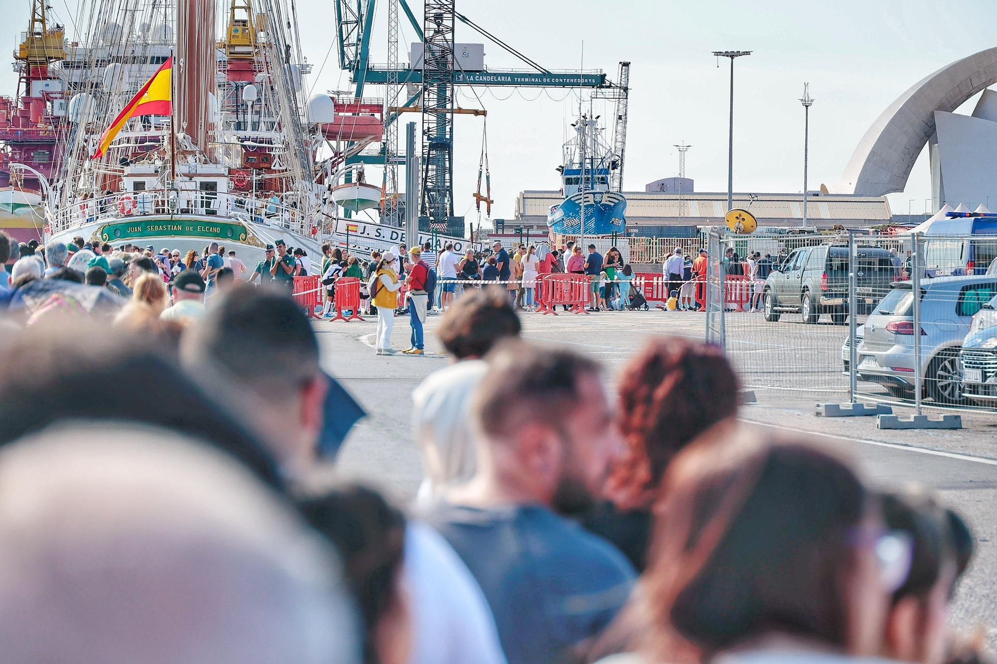Queues outside the Juan Sebatián Elcano, the ship on which Princess Leonor was trained