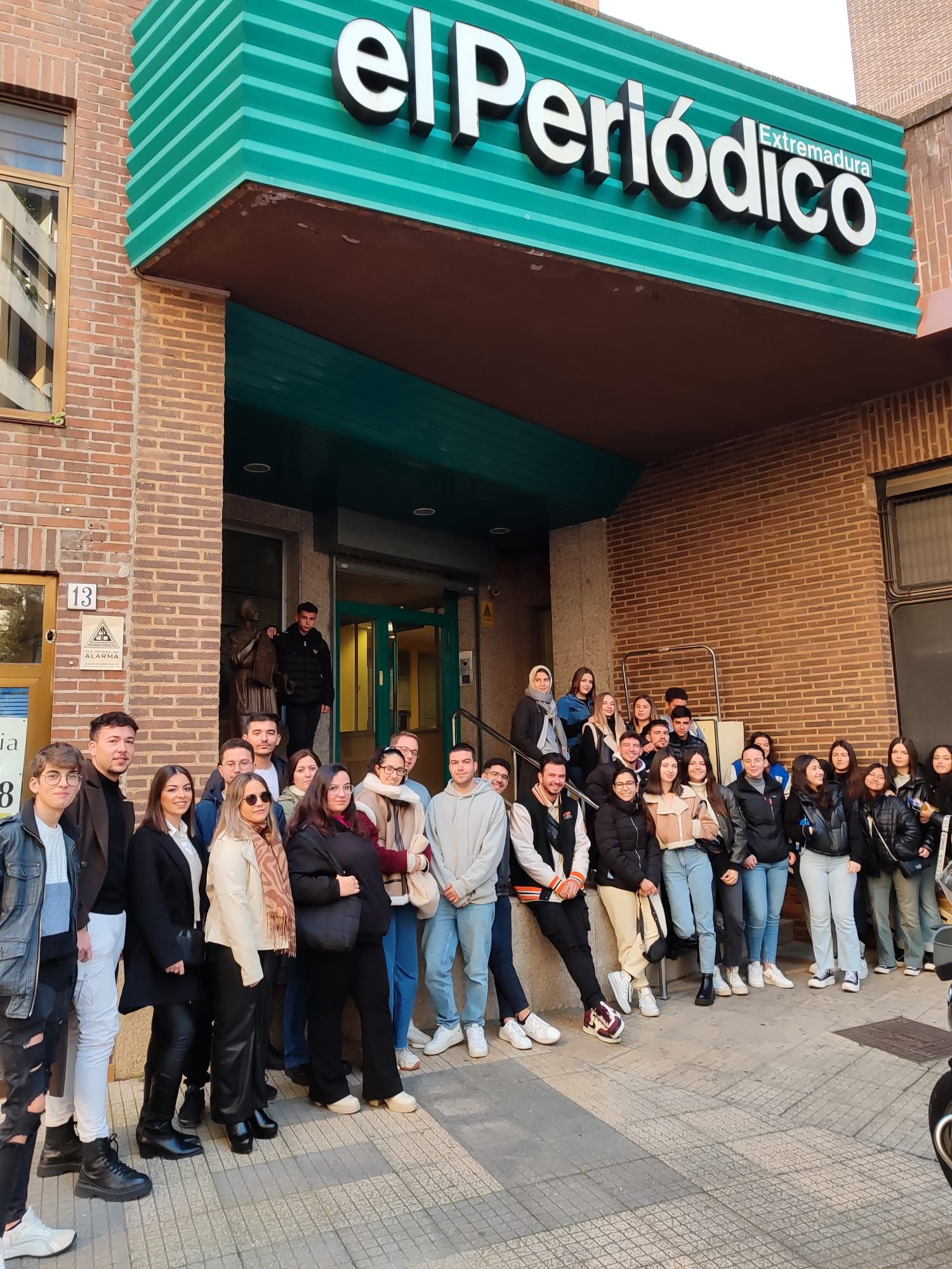 Galería | 40 alumnos del instituto Pedro de Valdivia conocen El Periódico Extremadura