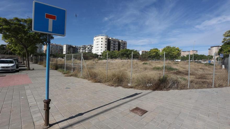 La hoguera gana el pulso a los vecinos: el bipartito de Alicante se reafirma en el aparcamiento en Babel a pesar del choque de intereses entre entidades del barrio