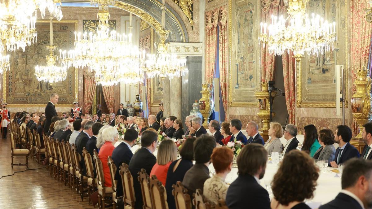 El rey Felipe VI durante su discurso esta mañana en el almuerzo previo a la entrega del Premio Cervantes a Álvaro Pombo.