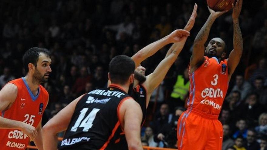 Boatright lanza ante Valencia.