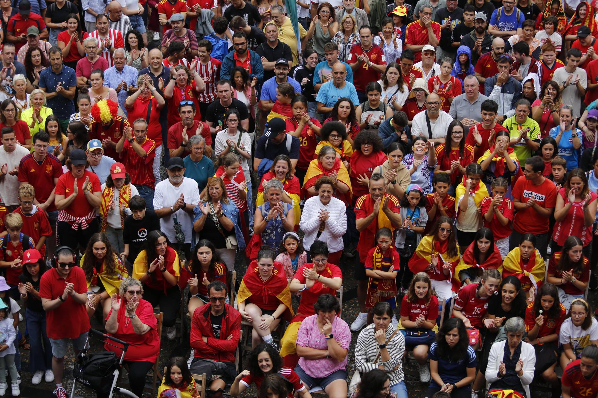 Gijón se vuelca (pese a la lluvia) animando a España en la final del Mundial de fútbol femenino