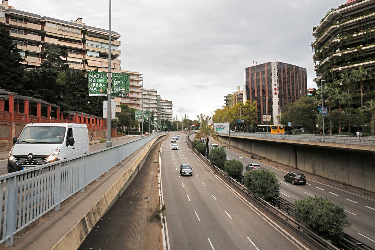 BARCELONA 21/10/2022 Foto del tramo sin cubrir de la ronda del mig, donde hay quejas de los vecinos por ruidos y contaminación y se recogen firmas para que se cubra Ronda del Mig, a la altura de la Gran Via de Carles III, entre Diagonal y plaza Prat de la Riba FOTO: ALVARO MONGE