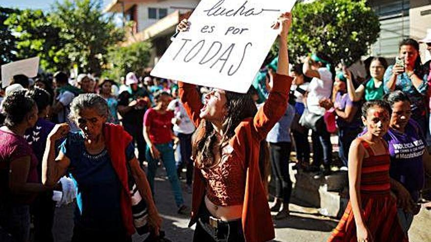 Les dones d&#039;El Salvador celebren l&#039;absolució d&#039;Imelda Cortez