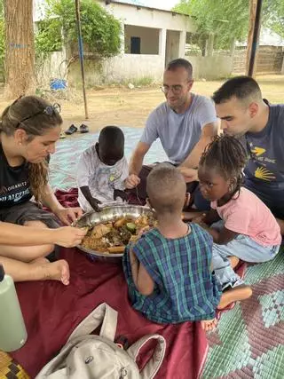 Algemesí “exporta” sus juegos tradicionales a un campamento solidario para 60 niños en Senegal