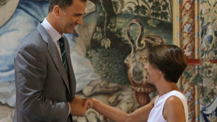 Felipe VI, con las autoridades baleares