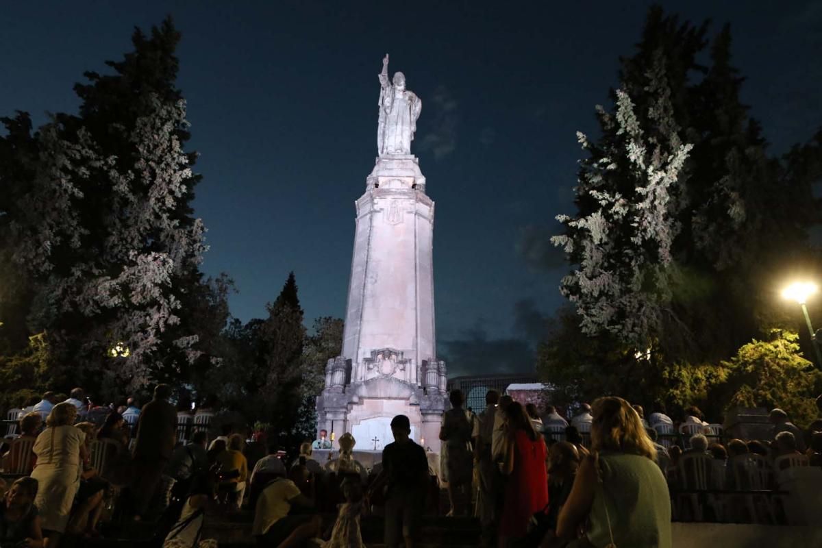 Fotogalería/  La nueva iluminación del Sagrado Corazón de las Ermitas.