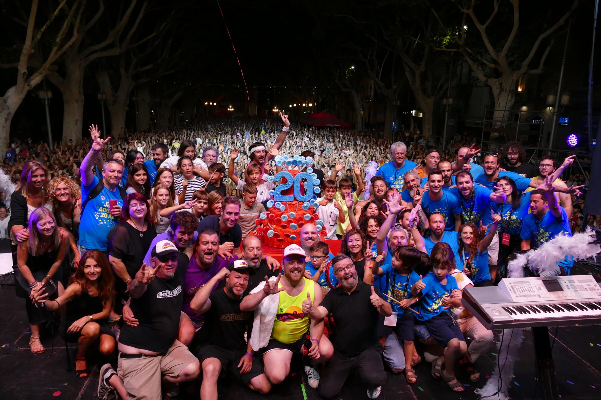 Multitudinari final de festa per celebrar els vint anys d'Acústica