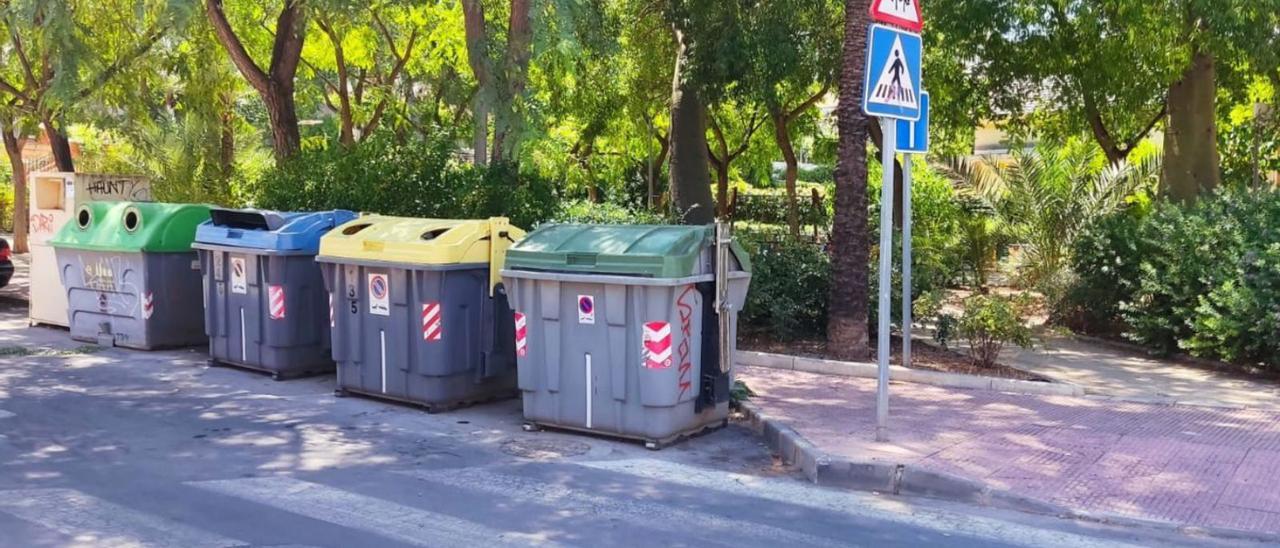 Contenedores en la avenida Verdolay de Santo Ángel. | L.O.