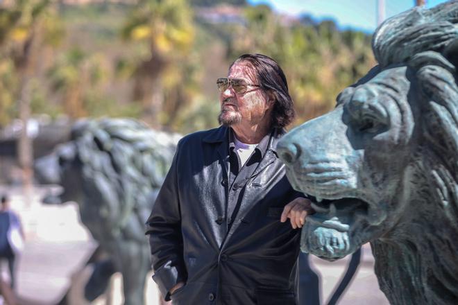 Llegan las primeras piezas de las esculturas gigantes del Puerto de Málaga