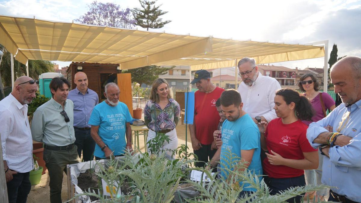 La consejera de Política Social, Familias e Igualdad, Conchita Ruiz, durante la visita al nuevo aulario de la Asociación de Personas con Discapacidad de Santomera.