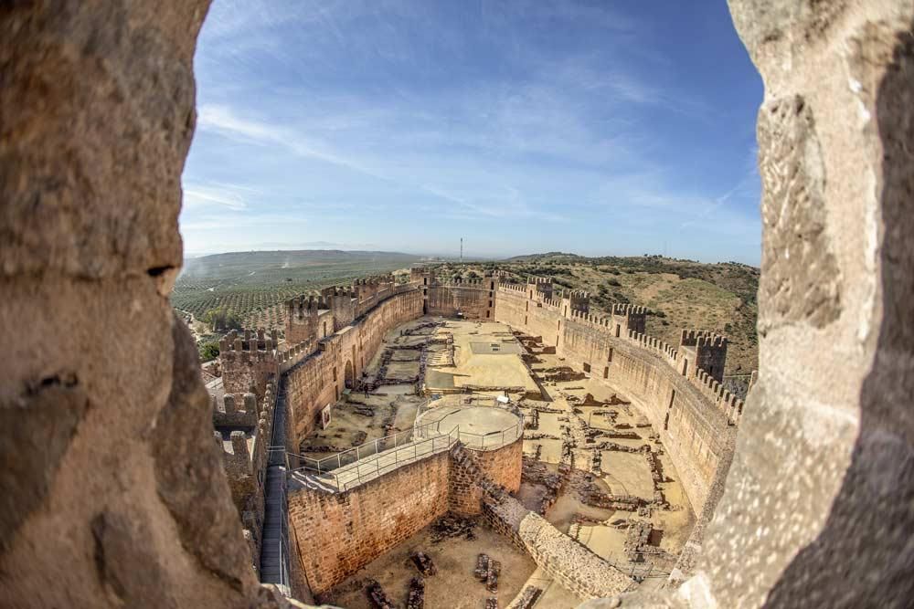 El castillo de Burgalimar, el más antiguo y uno de los mejor conservados de España