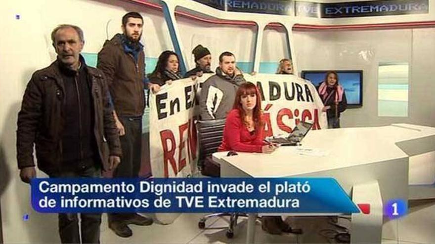 Miembros del Campamento Dignidad de Mérida interrumpen en el informativo de TVE Extremadura