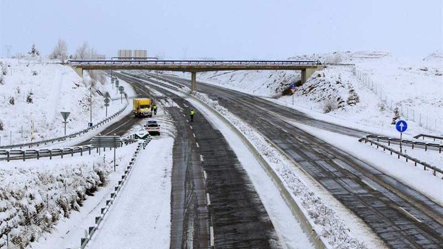 Sigue la circulación difícil o irregular en más de 50 carreteras aragonesas