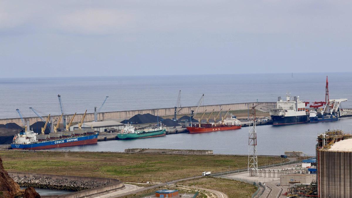 Vista del Muelle Romualdo Alvargonzález Figaredo, este lunes.