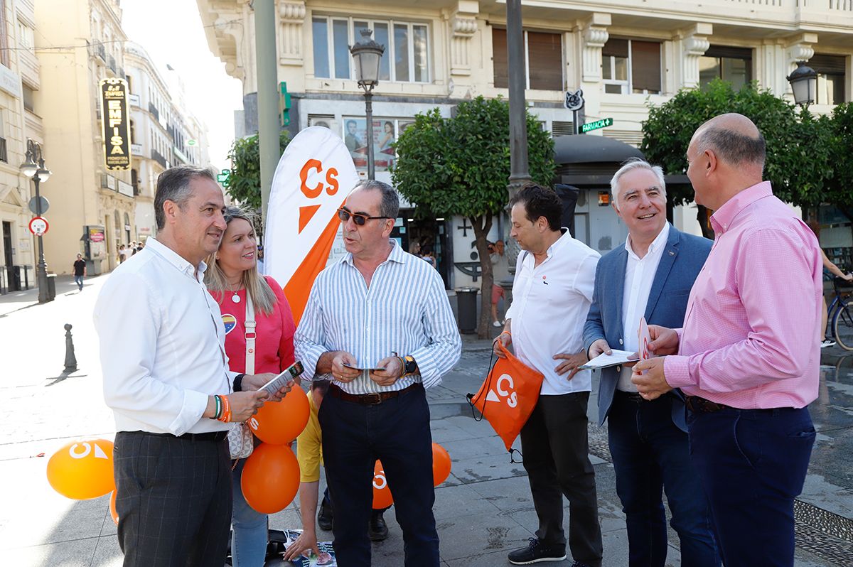 Las imágenes del primer día de campaña de Ciudadanos en Córdoba