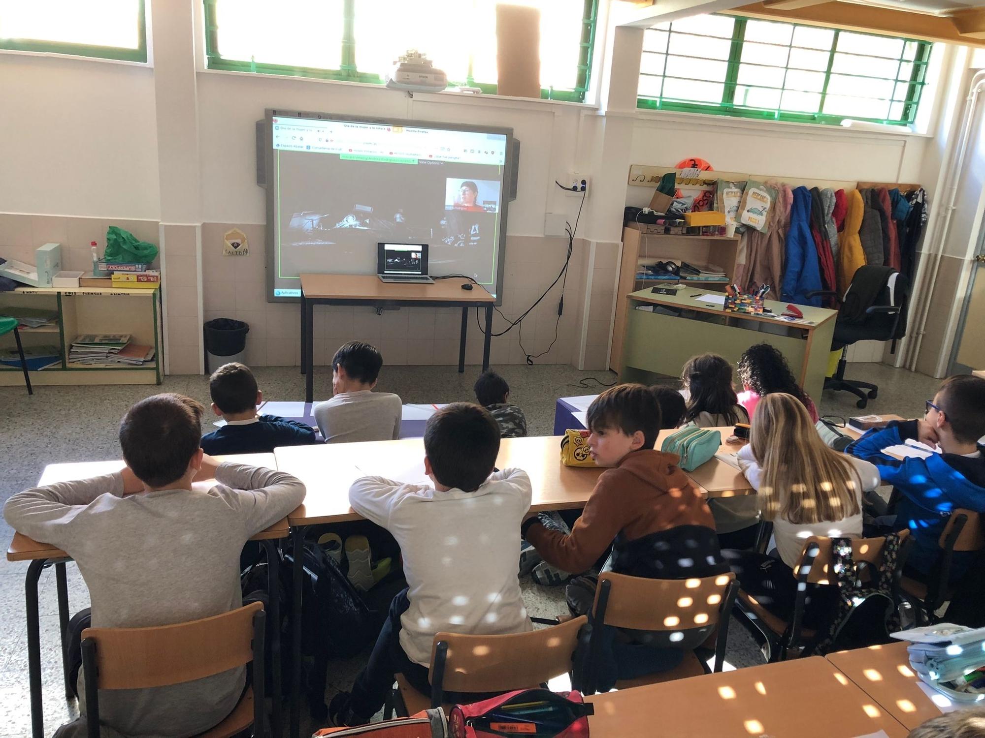 11 F: "A ciencia si é cousa de mulleres"