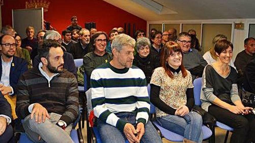 Polítics i representants del teixit social a punt d&#039;escoltar el conseller Damià Calvet al Consell, ahir