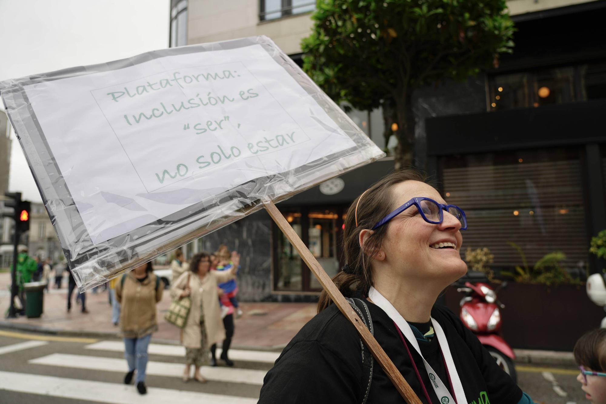 EN IMÁGENES: concentración de la enseñanza pública en la Junta General 