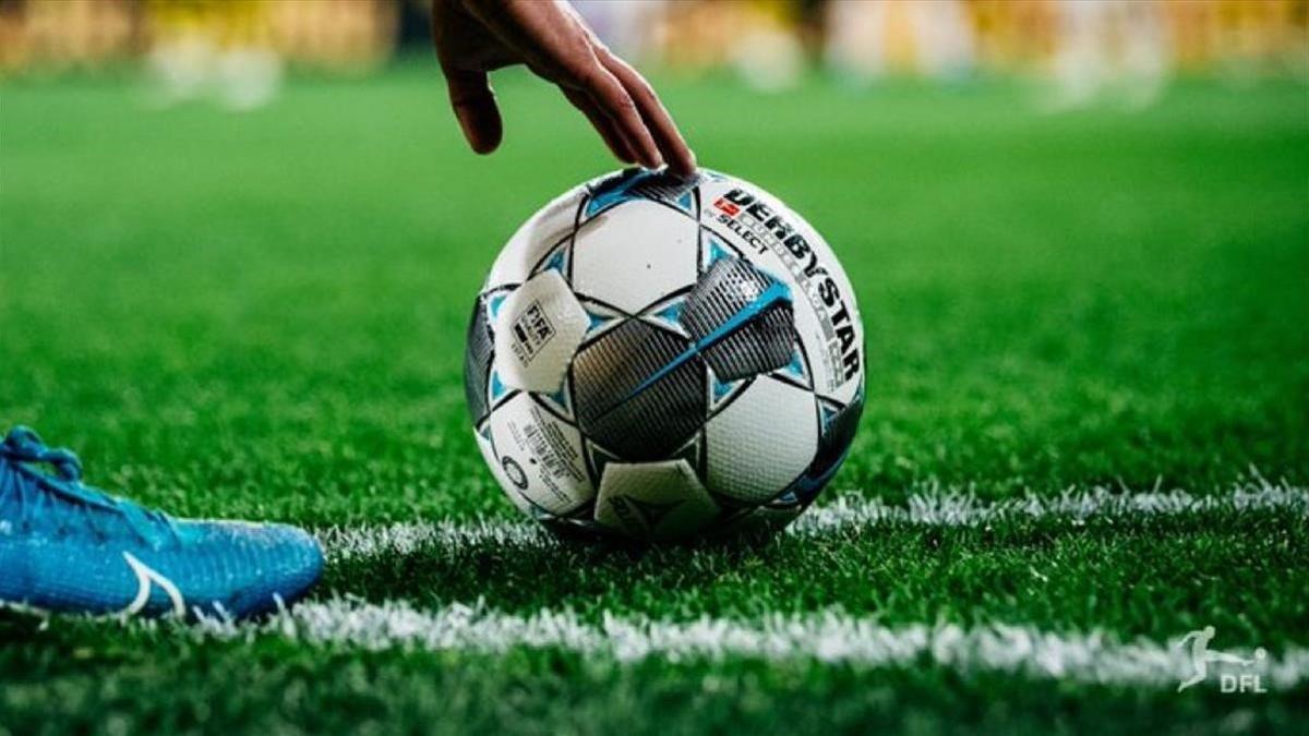Un balón con el que se va a disputar la reanudación de la liga alemana.