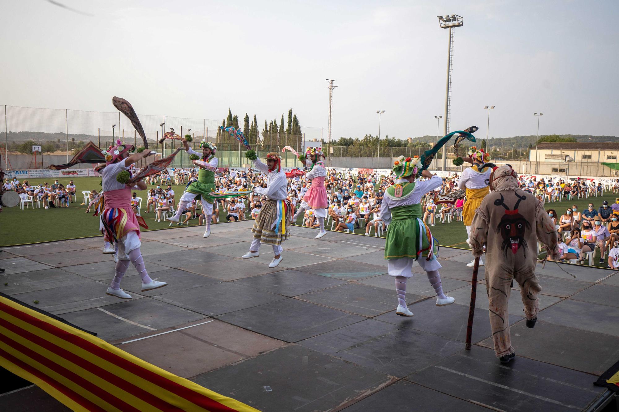 Los 'Cossiers' de Montuïri danzan con el lema: "Facem bulla, però amb seny"
