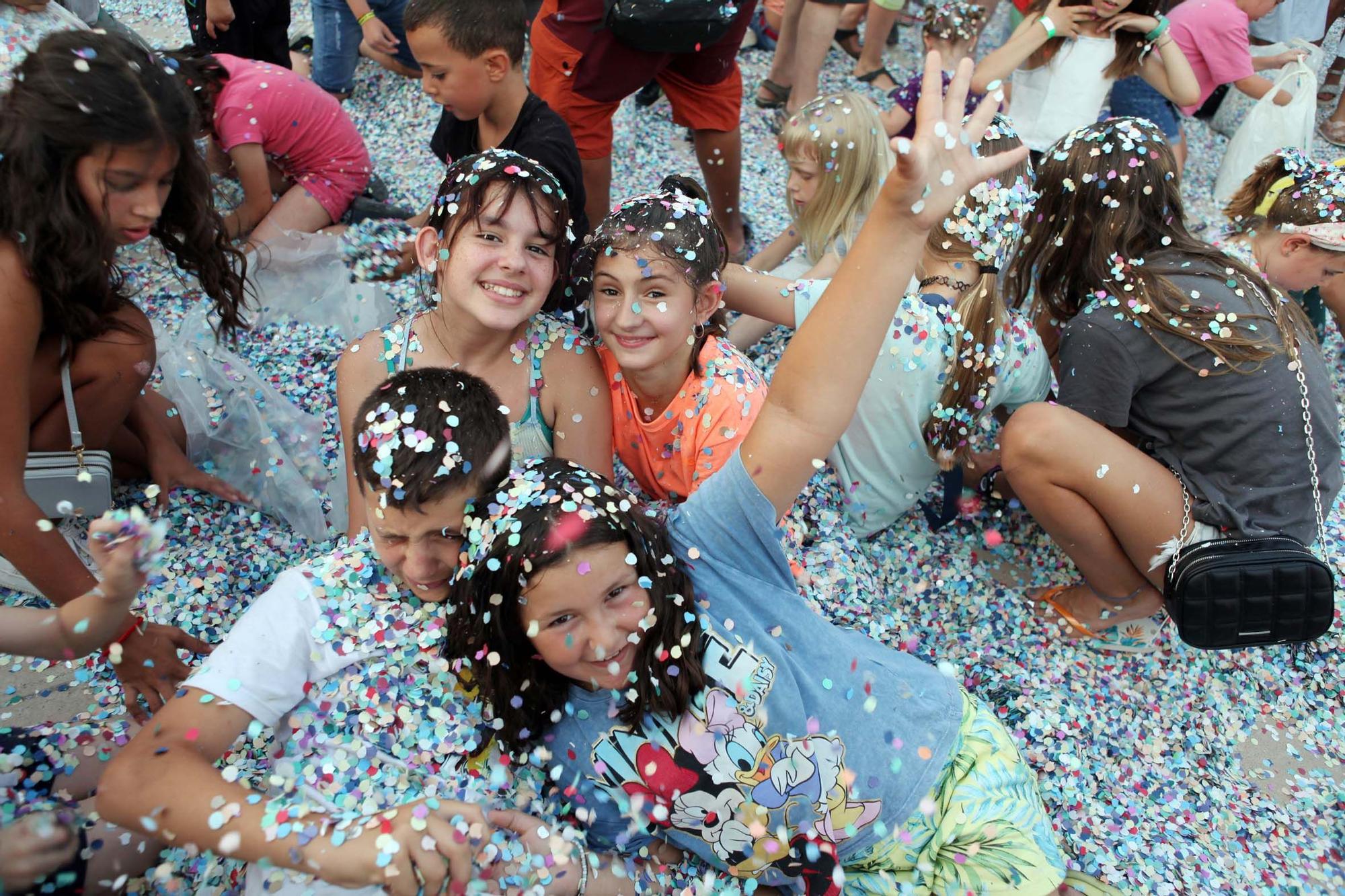 Pluja de confeti a la Festa Major Infantil de Sant Joan de Vilatorrada