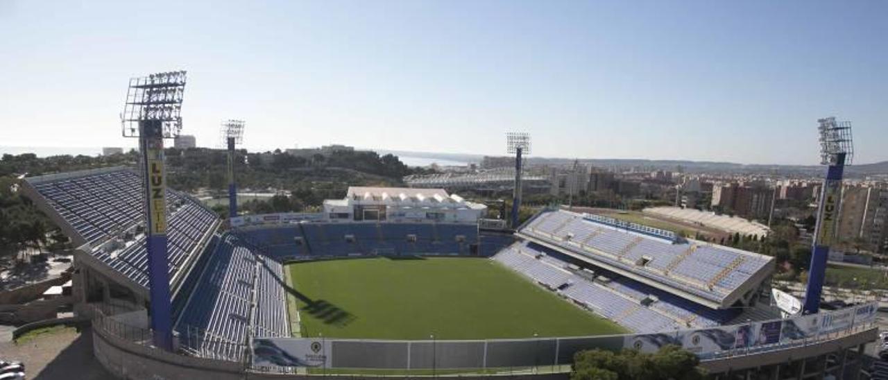 Vista aérea del estadio Rico Pérez desde el fondo norte.