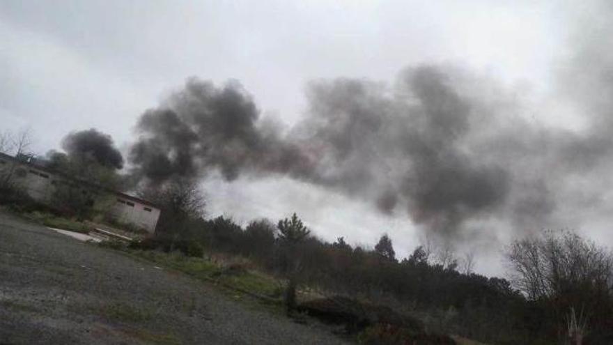 Alerta en Cudillero por una columna de humo negro